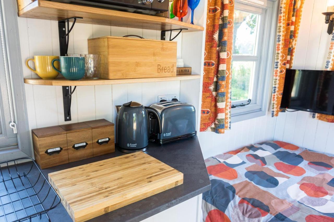 The Hideaway Hut - 1 Bed Shepherds Hut - Hereford Exterior photo