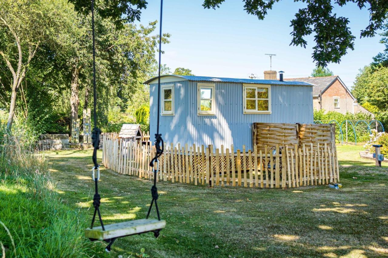 The Hideaway Hut - 1 Bed Shepherds Hut - Hereford Exterior photo
